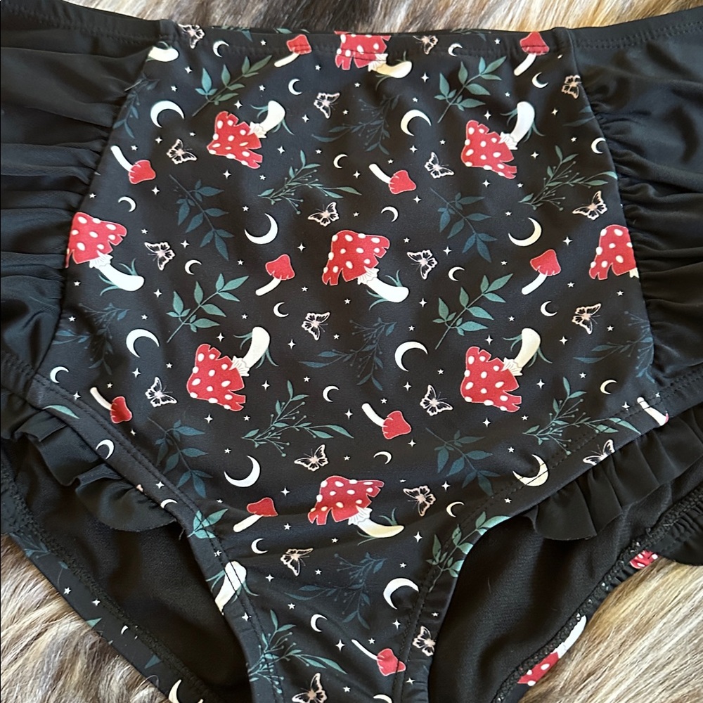 ๐ Hot Topic ๐ *NWOT* Women's Mushroom Print Cottage Core Scrunch Bikini Bottom - Picture 4 of 12
